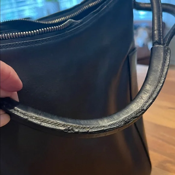 Gucci Black Leather Shoulder Bag - Picture 14 of 16